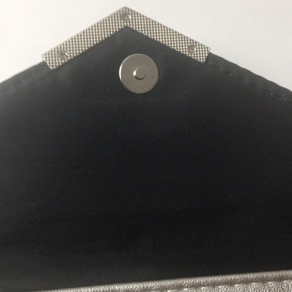 EXPRESS CLUTCH BAG WRISTLET BLACK/SILVER/WHITE NEW - Picture 7 of 11